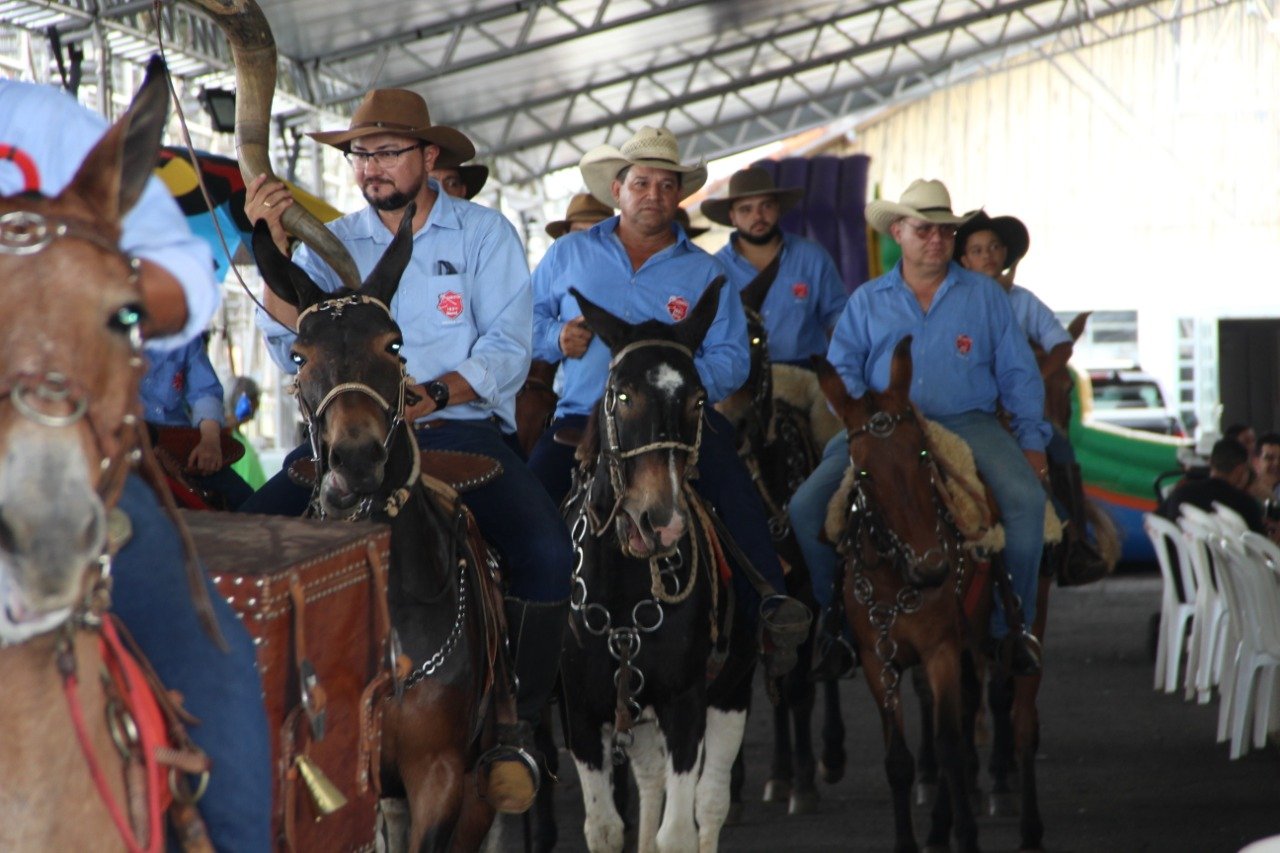 G1 - 'Queima do Alho' resgata tradição do tropeiro na Festa do